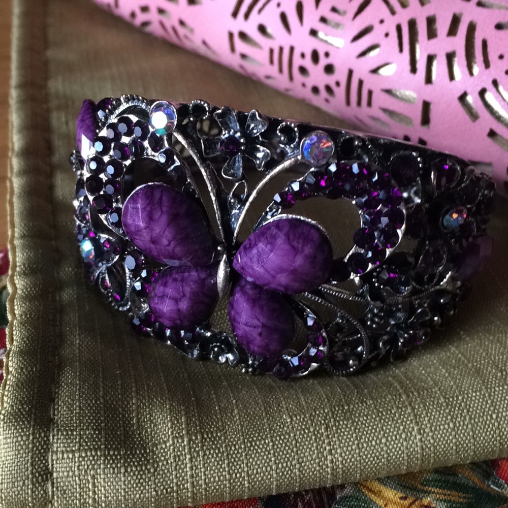 Hinged bracelet